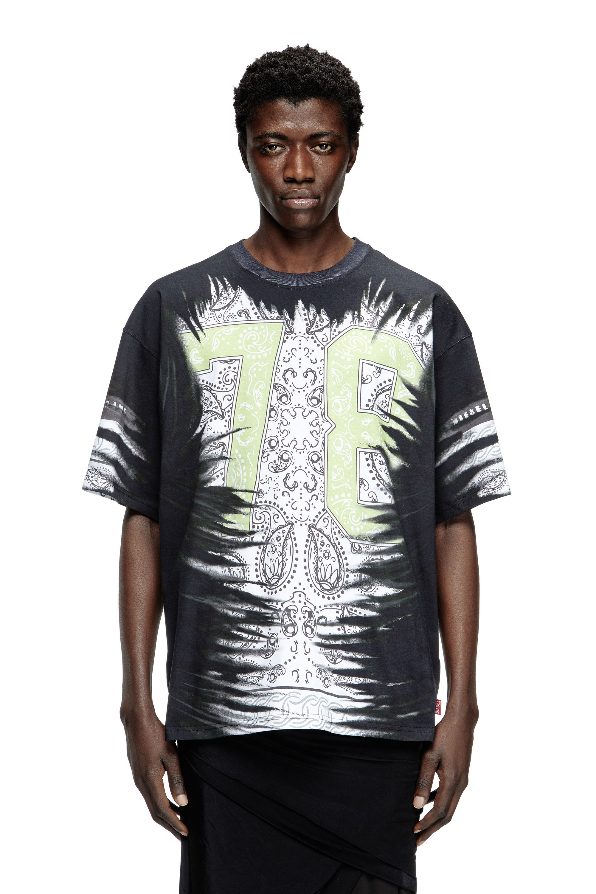 【関税・送料込】Contrast bandanna bottom hem t-shirts - 1190 Men's T-shirt with 78 bandana print | Black | Diesel