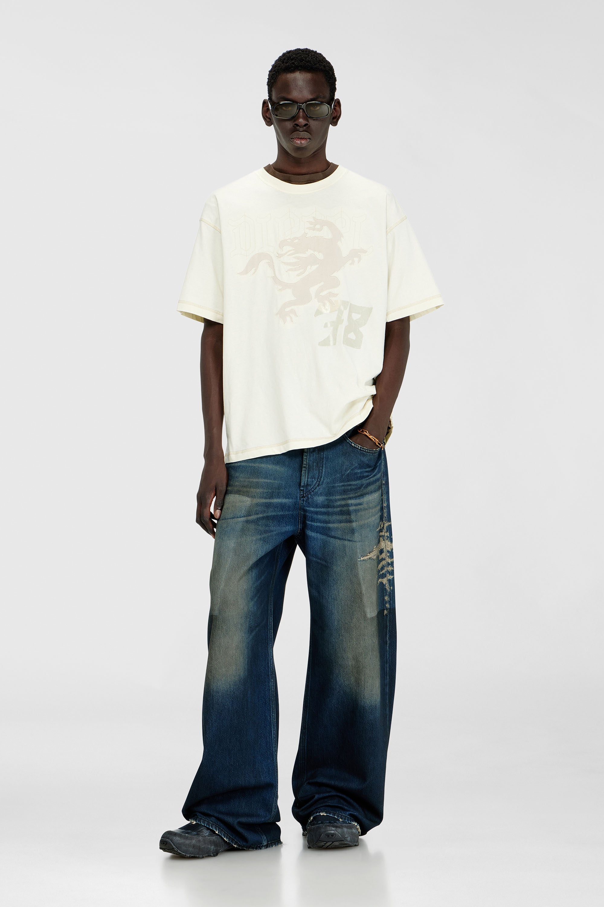 Diesel - T-BOXT-NOTCH, Man's Relaxed T-shirt with prints and embroderies in White - 1