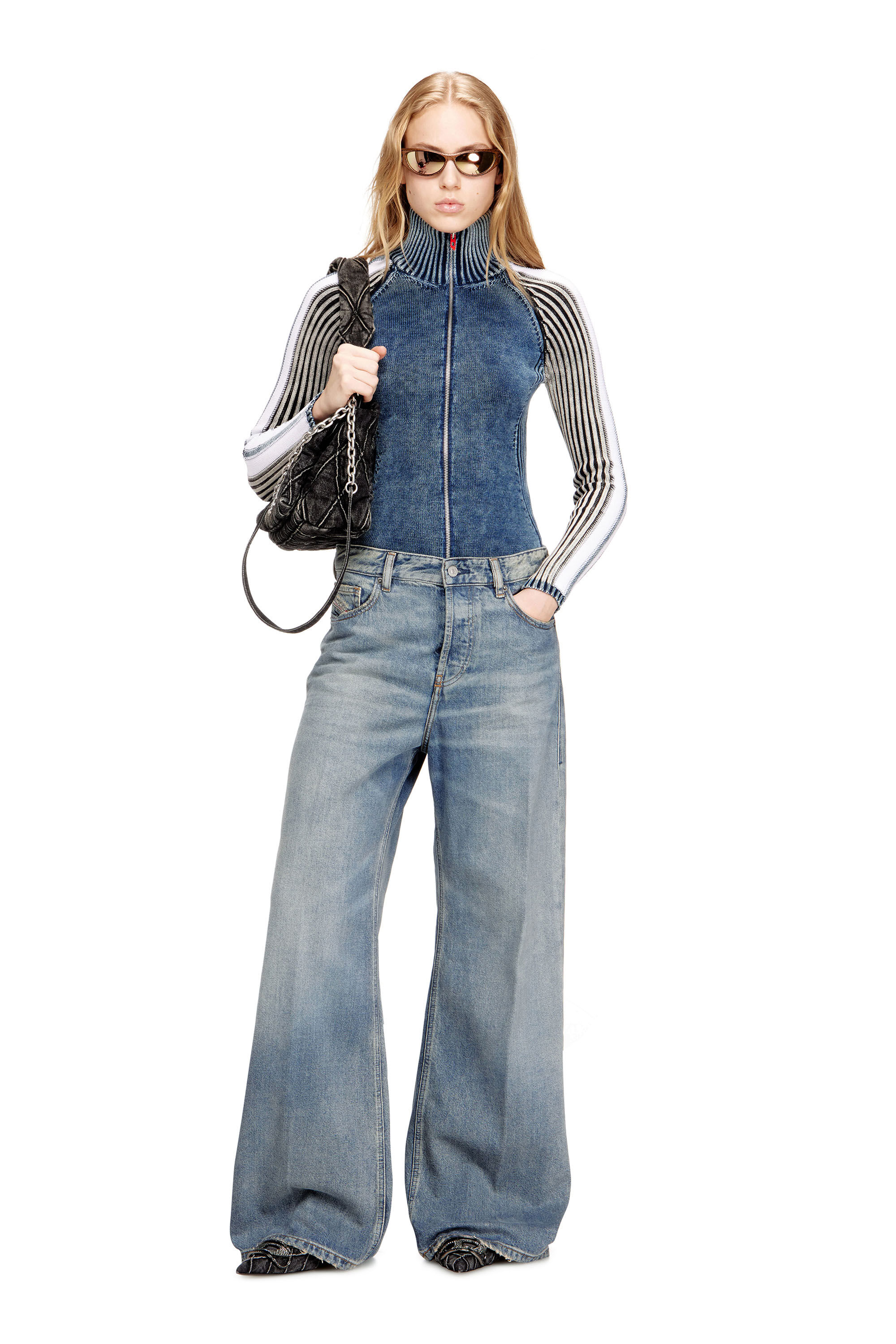 【新品】DIESEL Charm-D Shoulder M Women's Charm-D-Small shoulder bag in quilted denim | Blue | Diesel