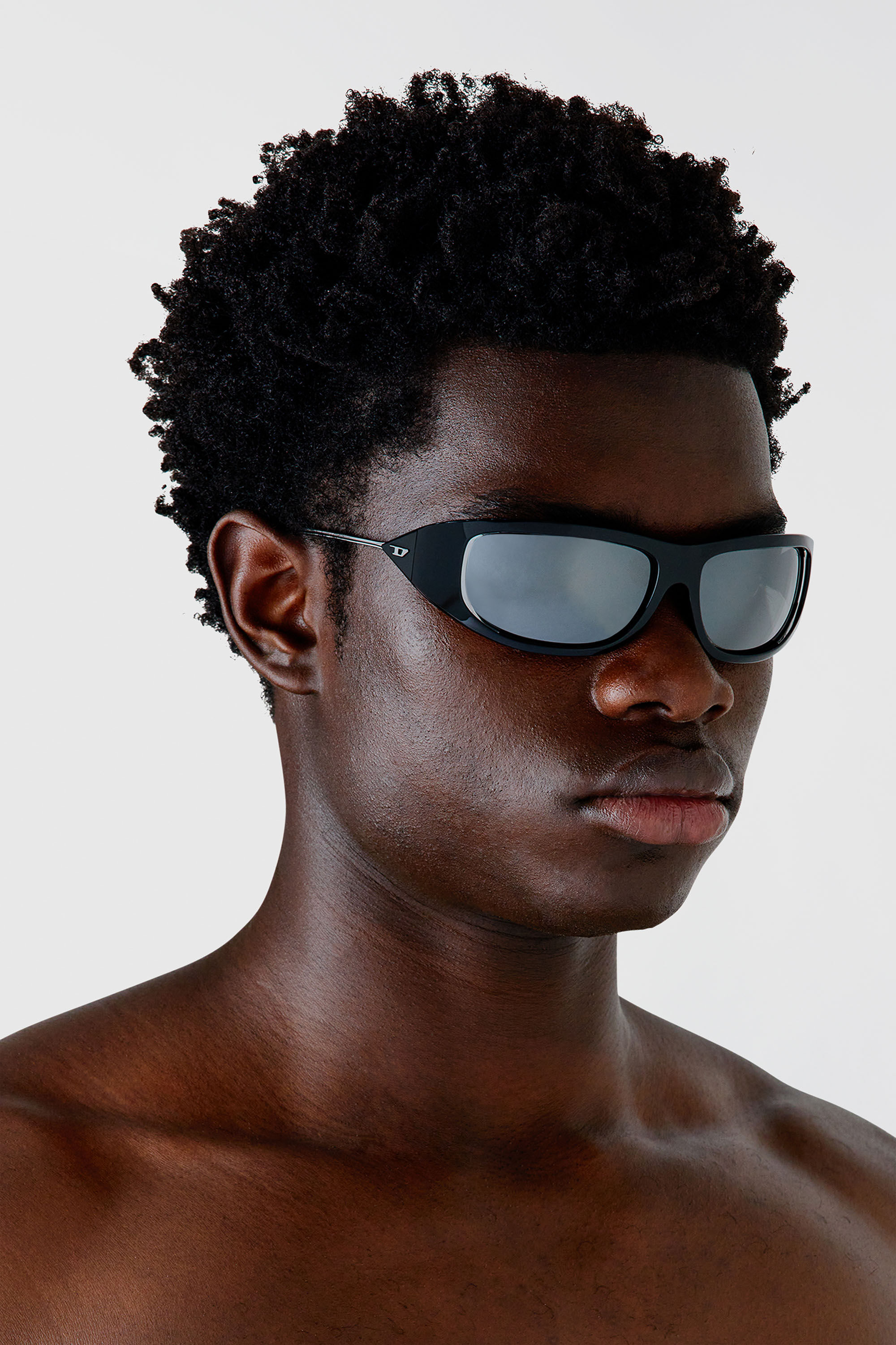 Women's Wraparound style sunglasses | Black | Diesel {{Country}}