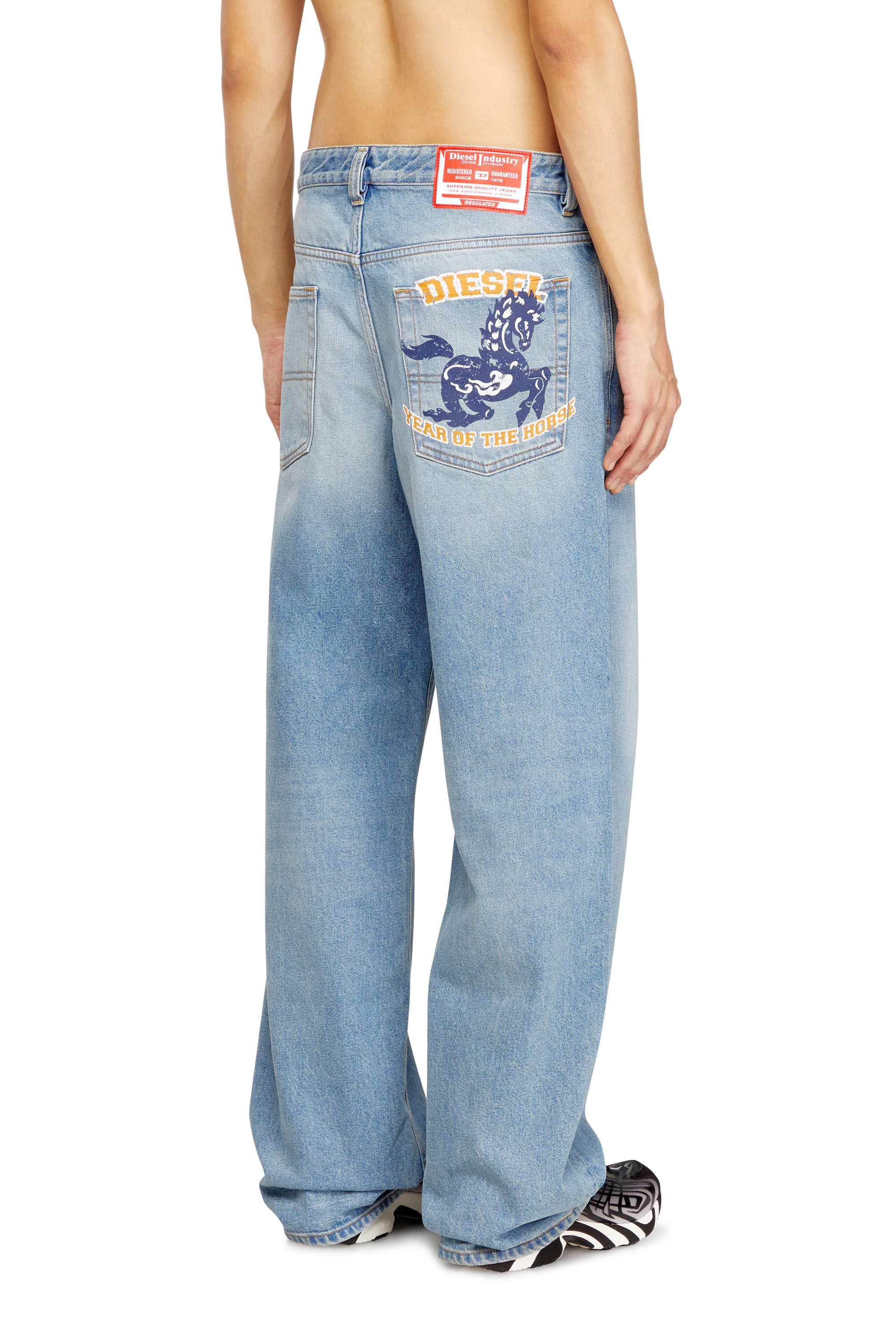 Men's Relaxed Jeans | Low Waist 2001 D-MacroLight Blue | Diesel HU