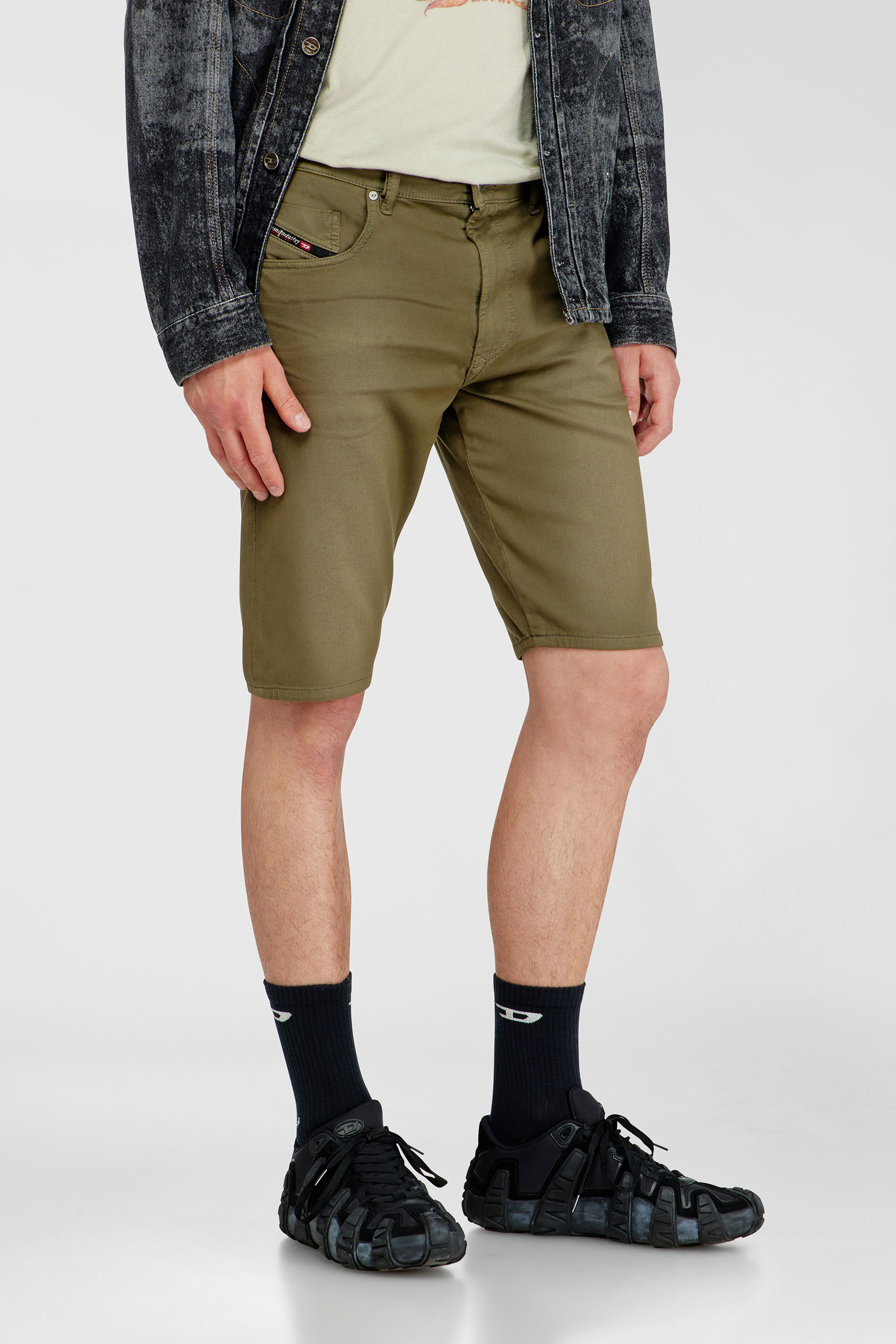 Diesel - 2033 D-KROOLEY-SHORT-BW JOGG, Man's Slim shorts in coloured denim in Military Green - 5