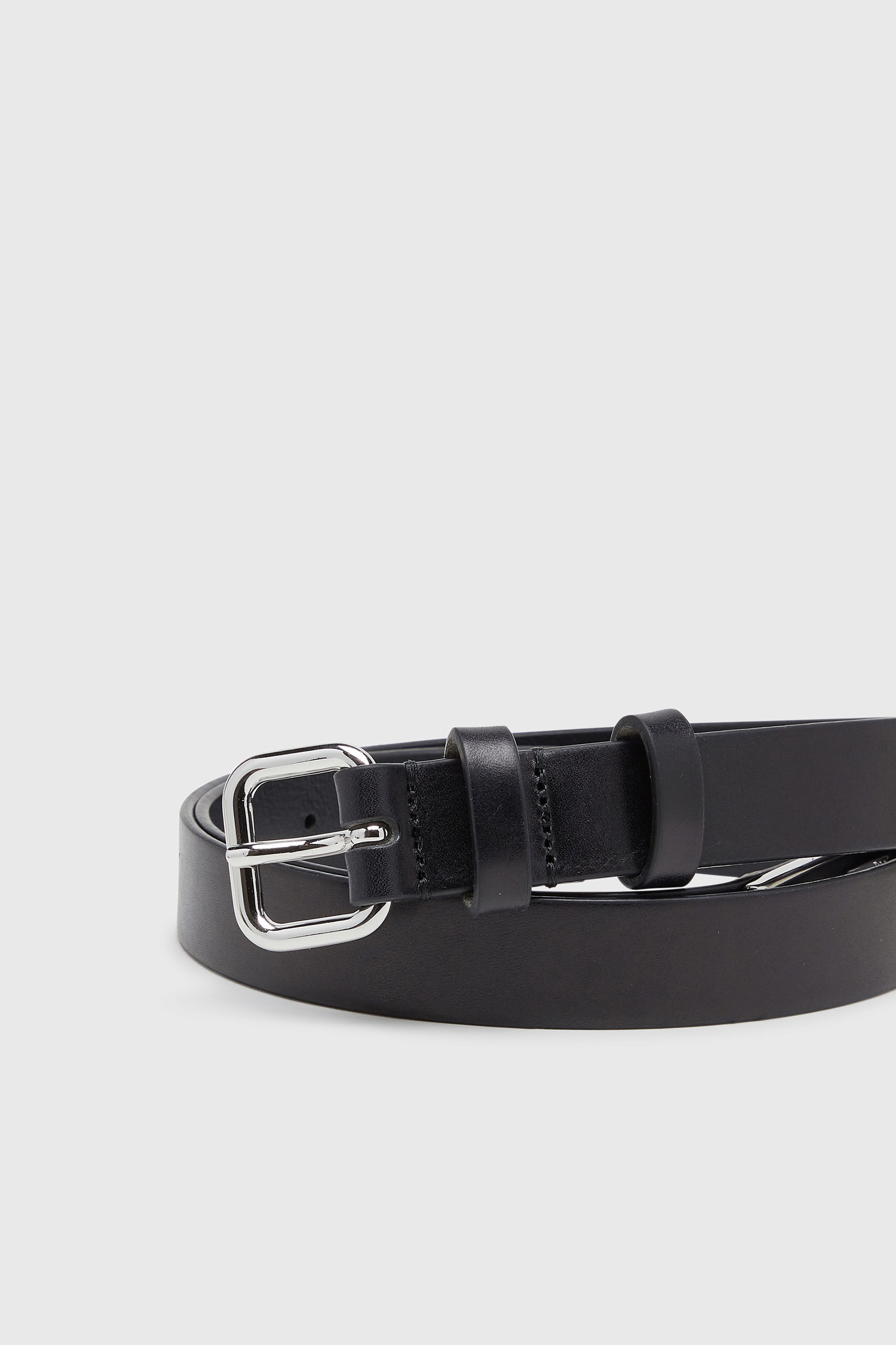 Diesel - B-D LOGO TIP 25, Woman's 2.4 cm leather belt with D tip in Black - 3