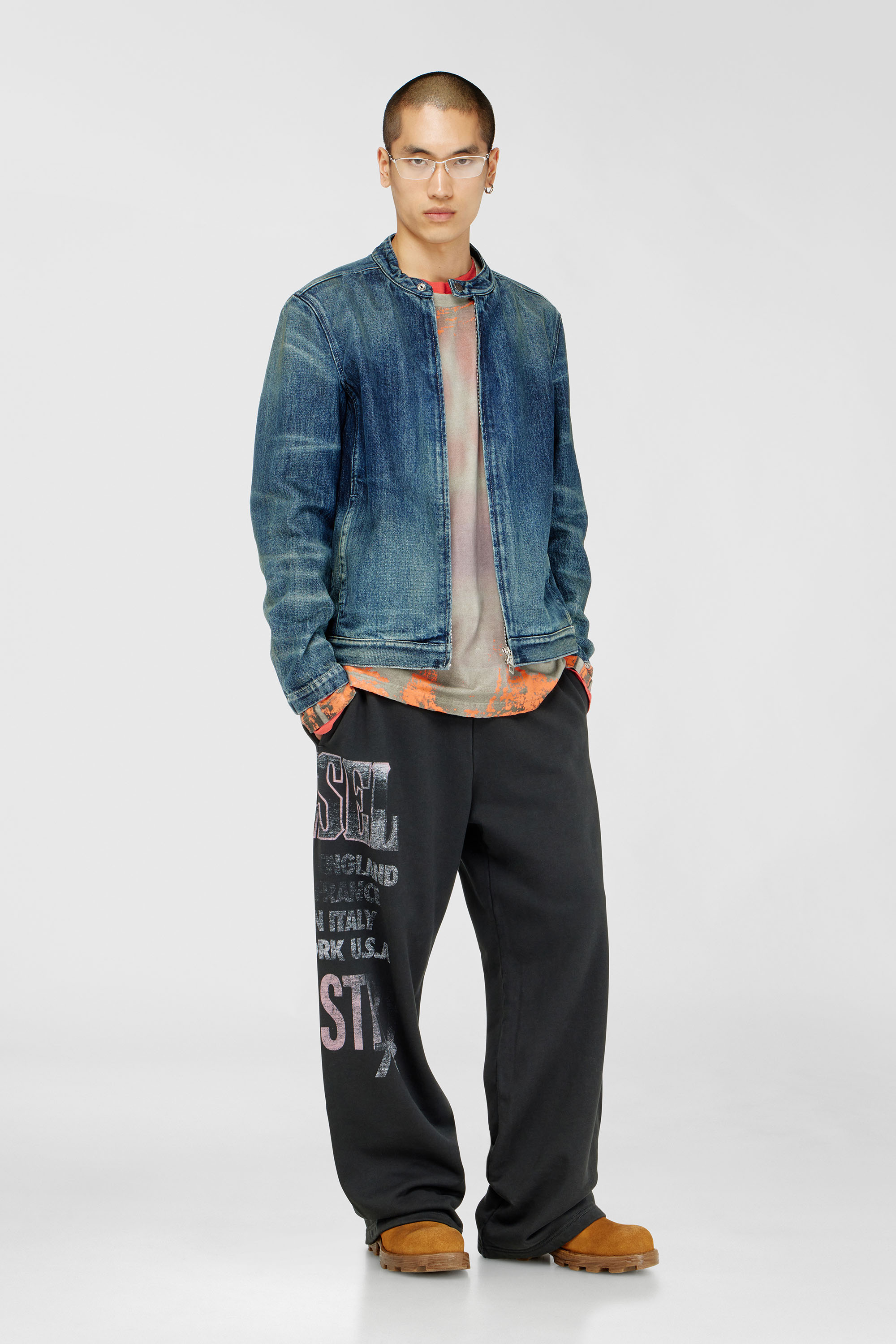 Sweatpants with concert graphics