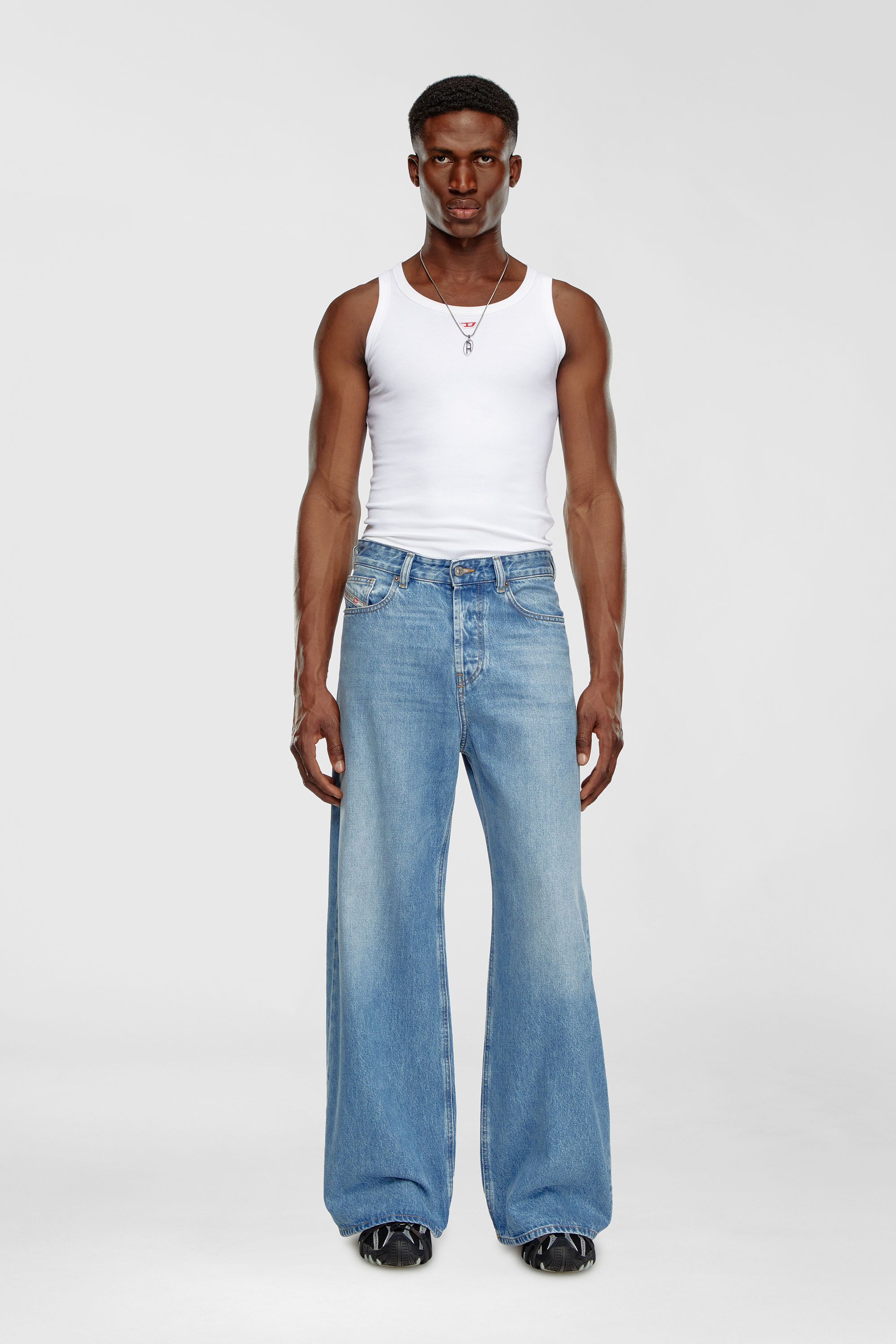 Diesel - Unisex's Relaxed Jeans 1996 D-Sire 09I29, Light Blue - 2