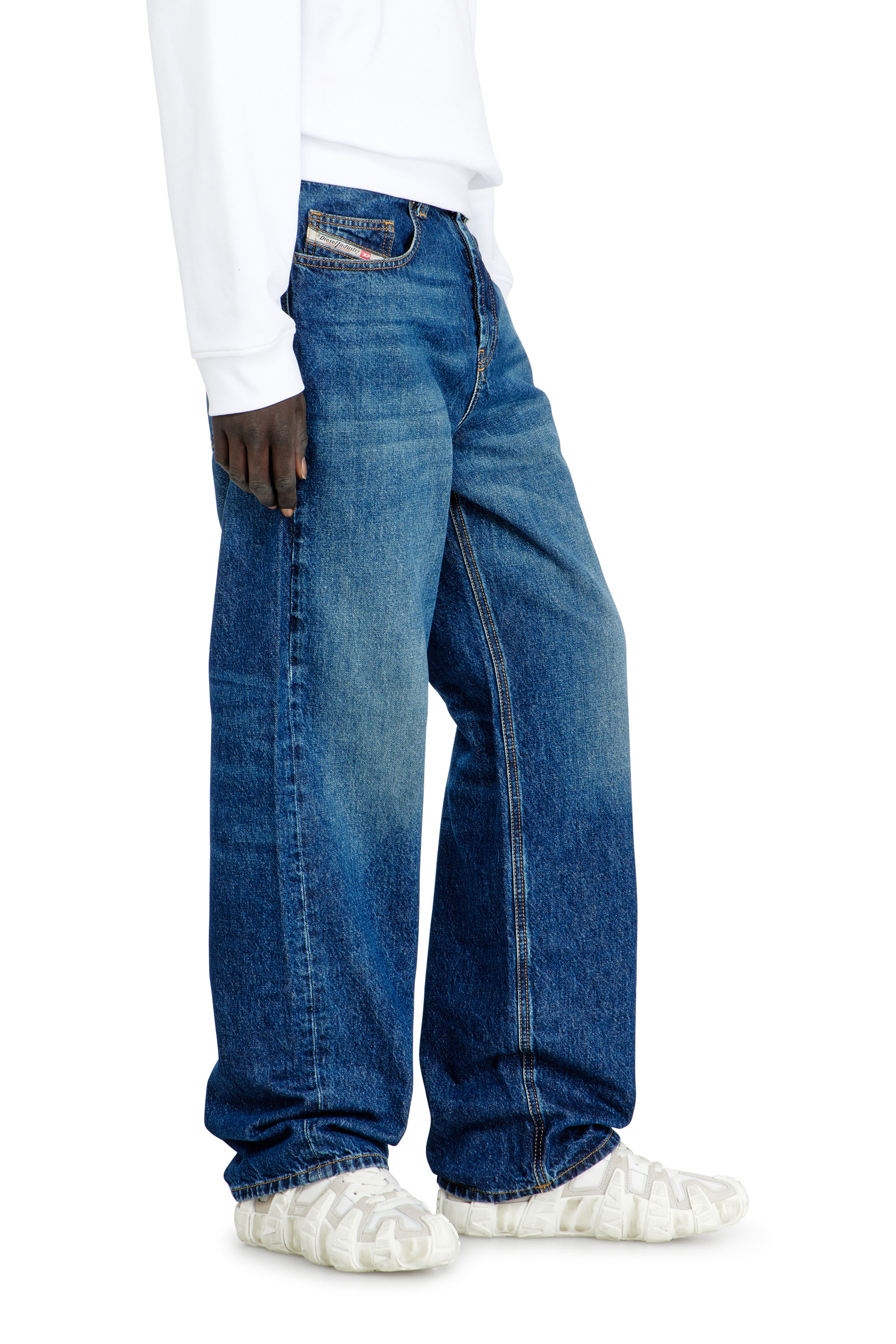 Men's Relaxed Jeans | Low Waist 2001 D-MacroMedium blue | Diesel