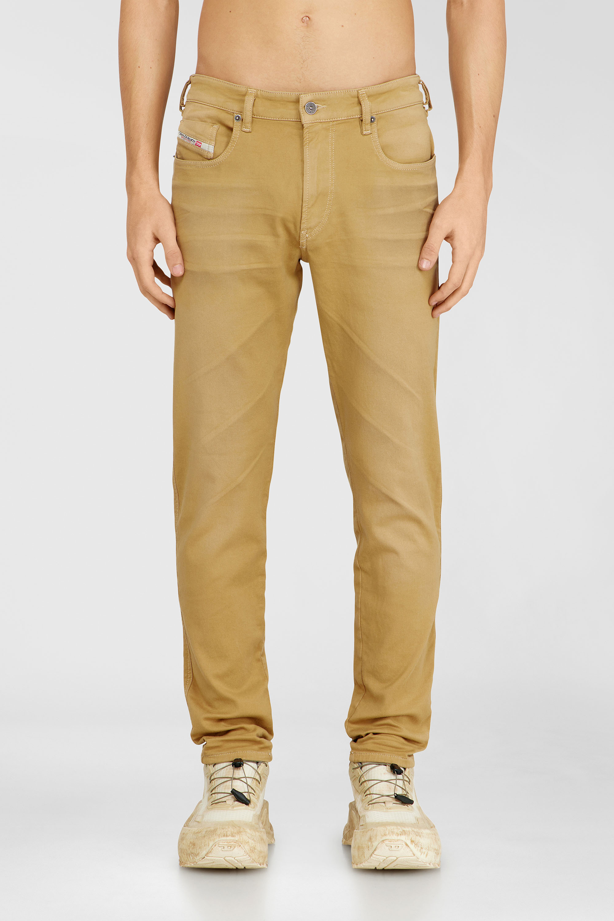 Diesel - Man's Slim 2062 D-Strukt Joggjeans&reg; 0670M, Beige - 2