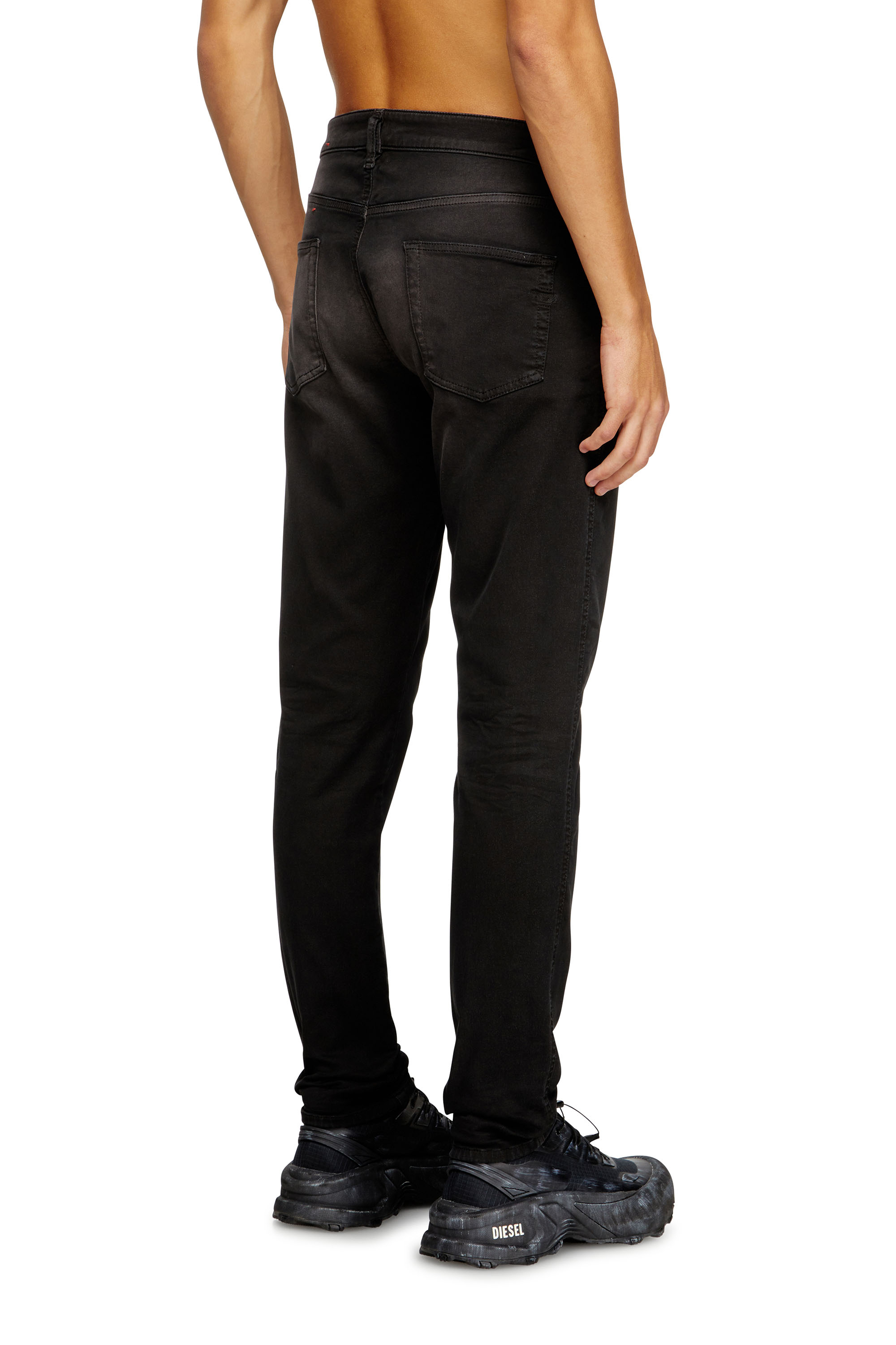 Diesel - Man's Slim 2062 D-Strukt Joggjeans® 0670M, Black/Dark grey - 4