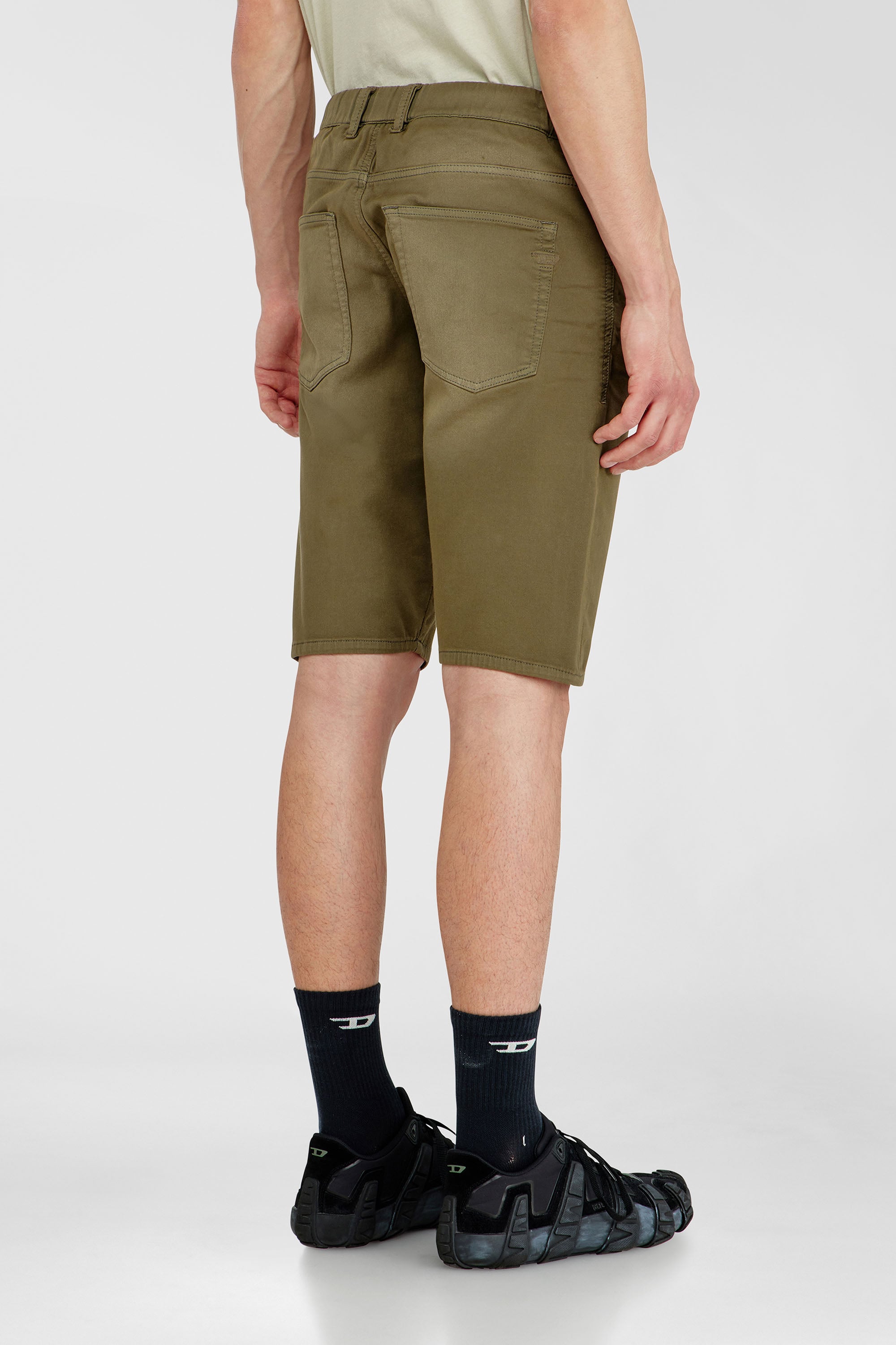 Diesel - 2033 D-KROOLEY-SHORT-BW JOGG, Man's Slim shorts in coloured denim in Military Green - 4