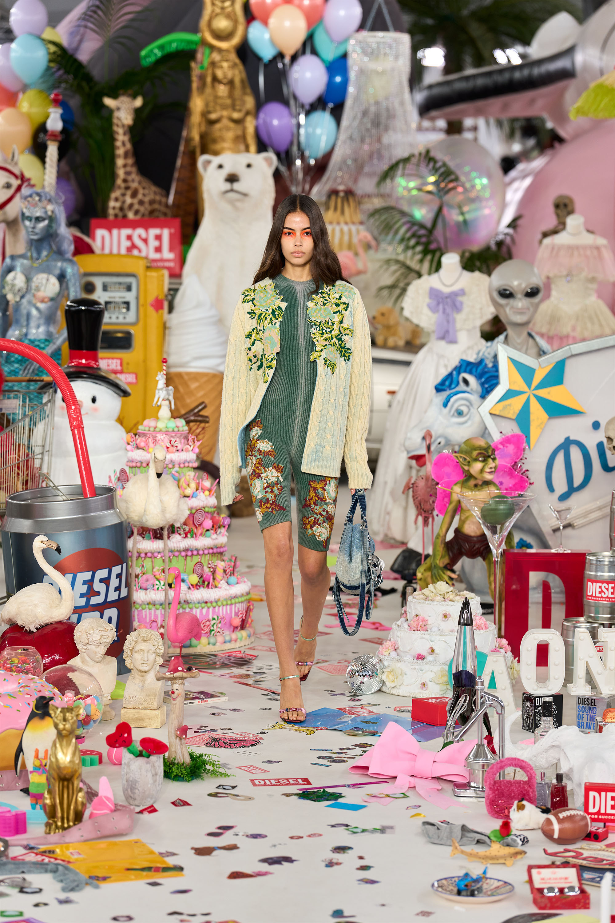Diesel - D-ONE TOPHANDLE S, Woman's D-One-Small top-handle bag in crystal solarised denim in Blue - 1